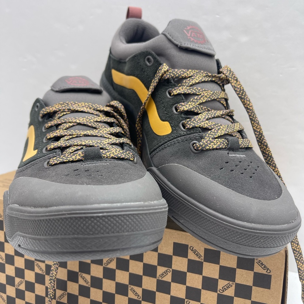 Vans Men’s 8 Bmx Peak
Lewis Mills Charcoal Grey
VN0A2Z3UH91 Sneakers - Picture 5 of 16